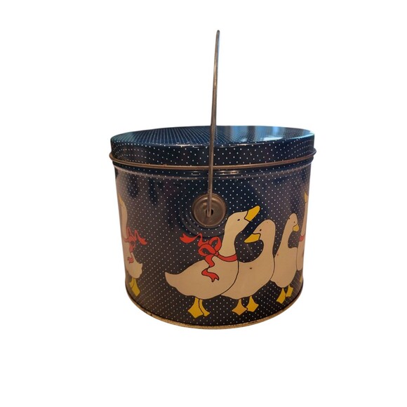 Vintage 1980s Goose Tin With Metal Handle Canister Geese Ducks Cottage - Picture 2 of 8